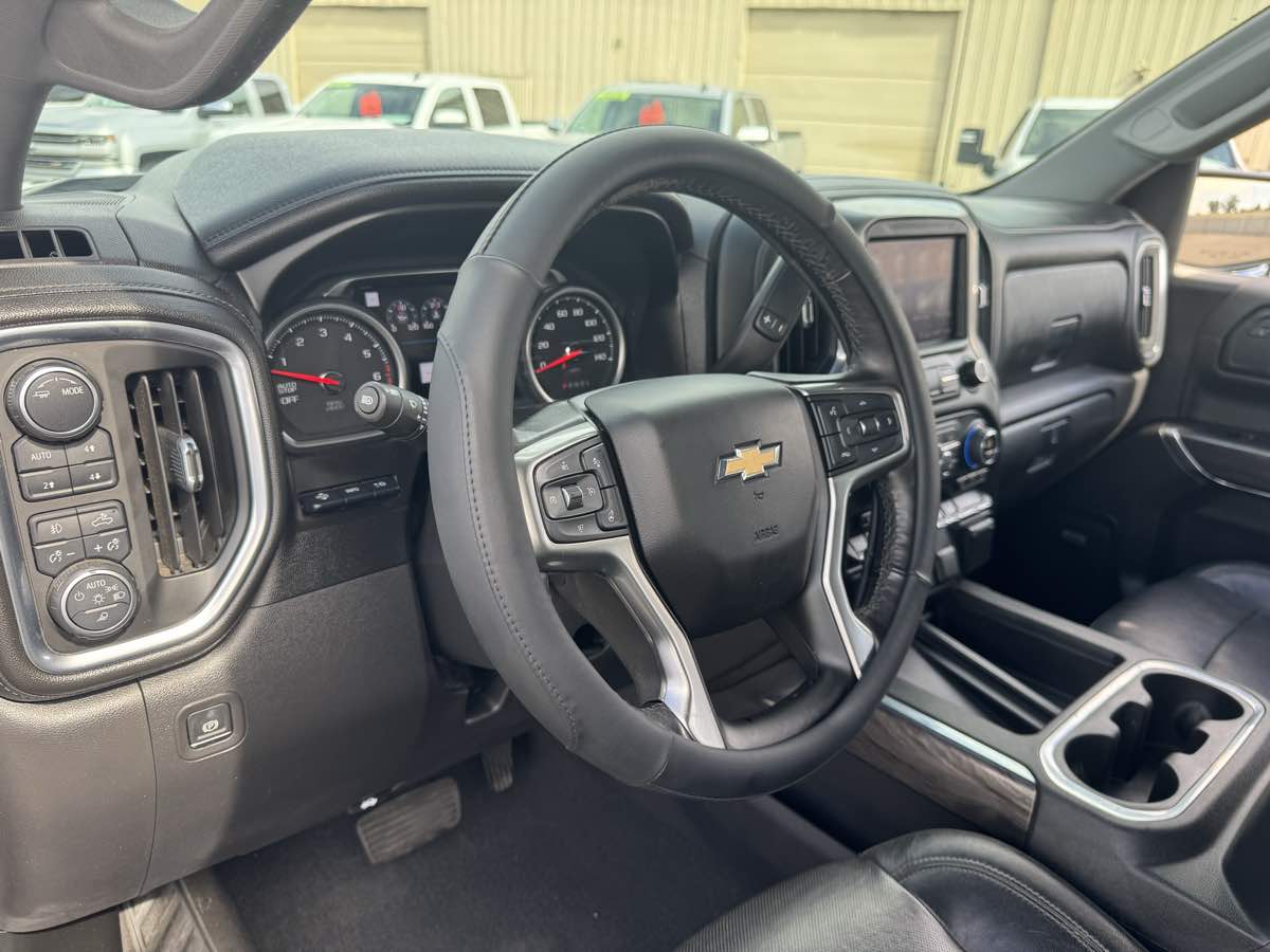 Chevrolet Silverado photo 24