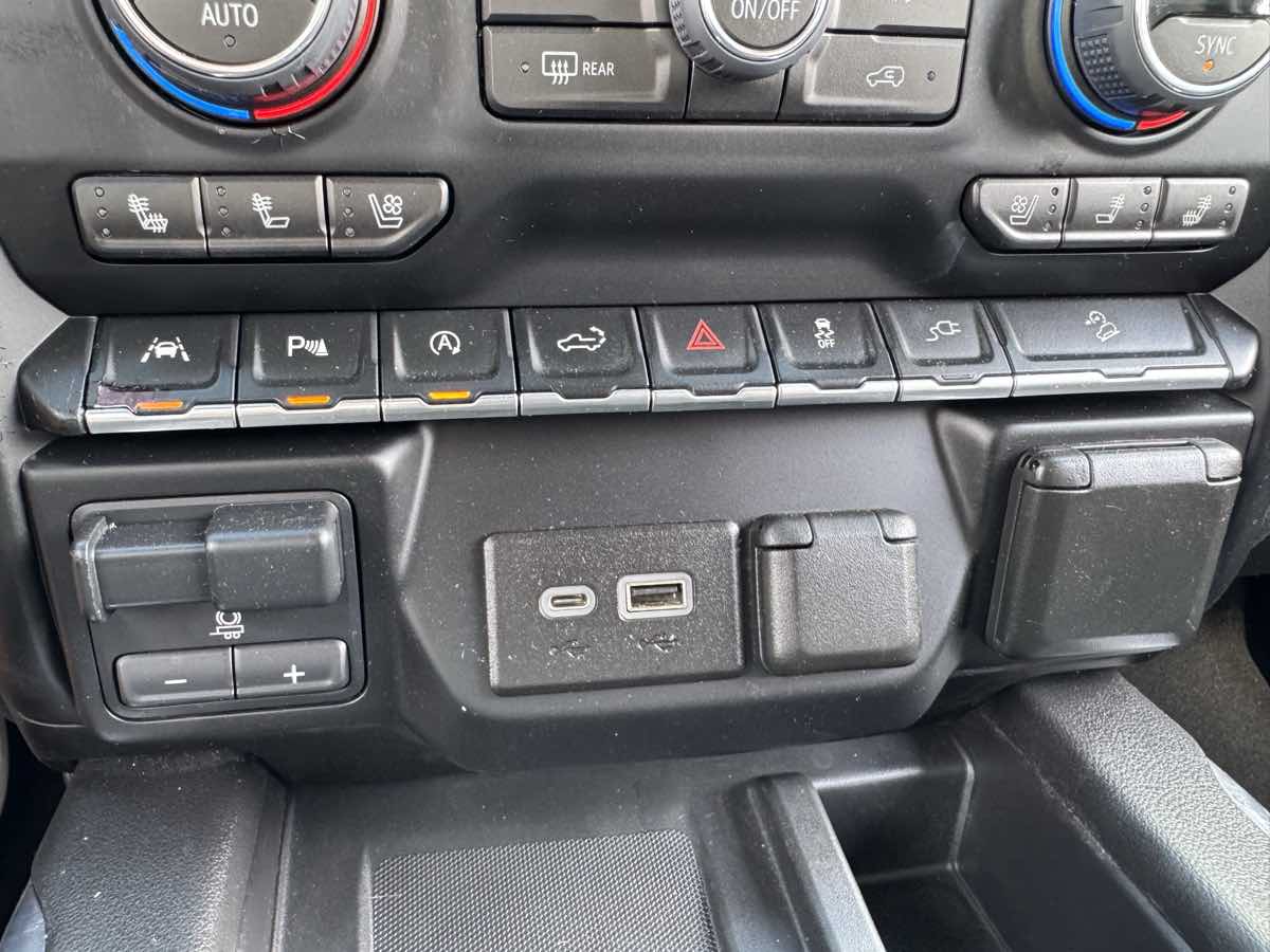 Chevrolet Silverado photo 34