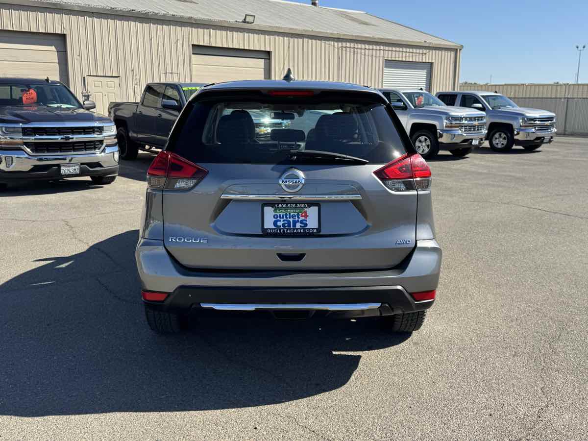 Nissan Rogue photo 8