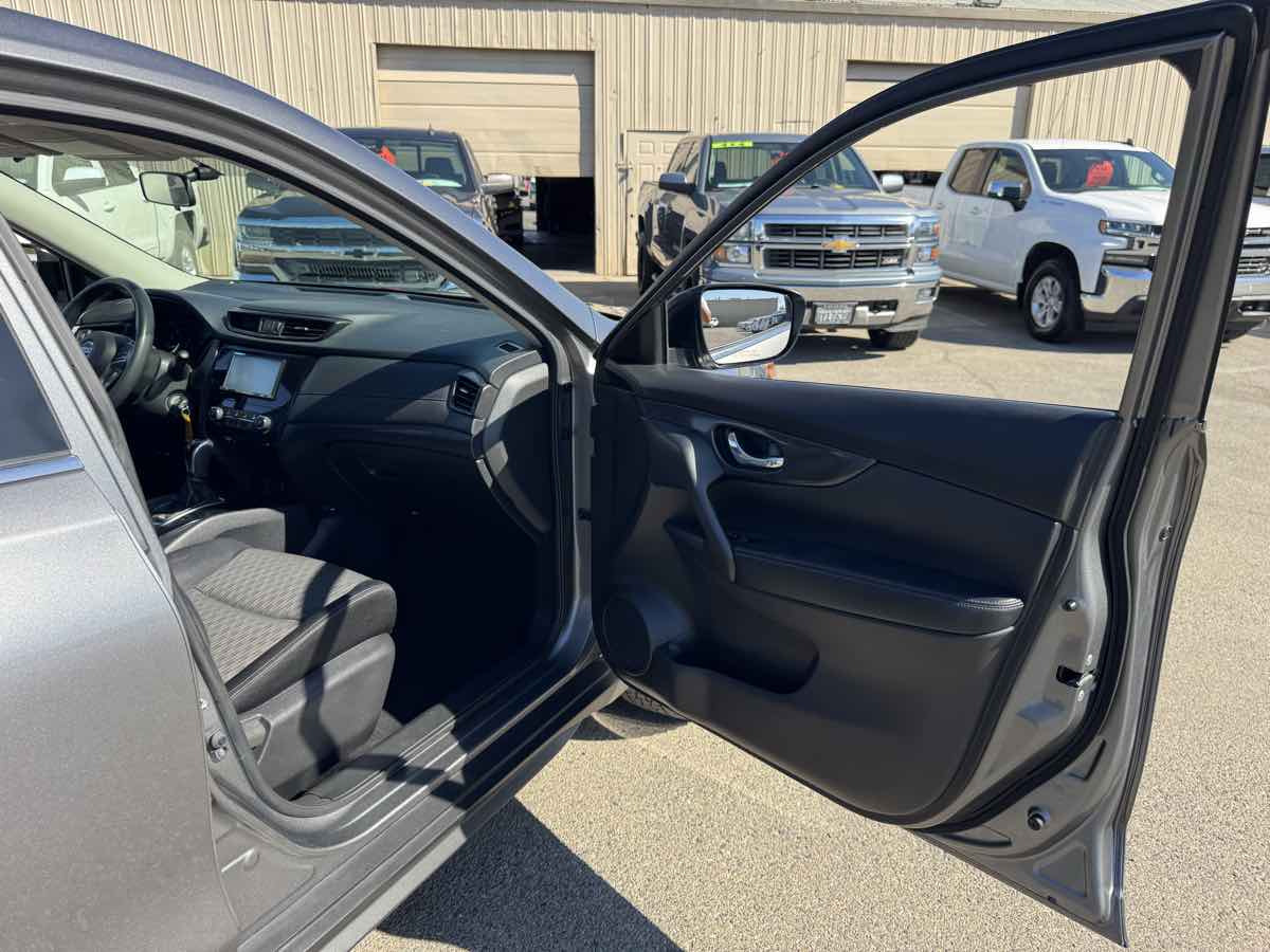 Nissan Rogue photo 14