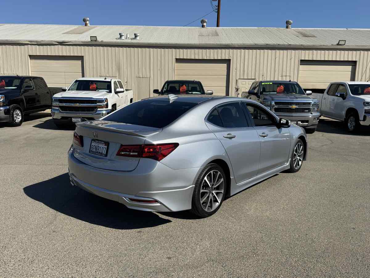 Acura TLX photo 9