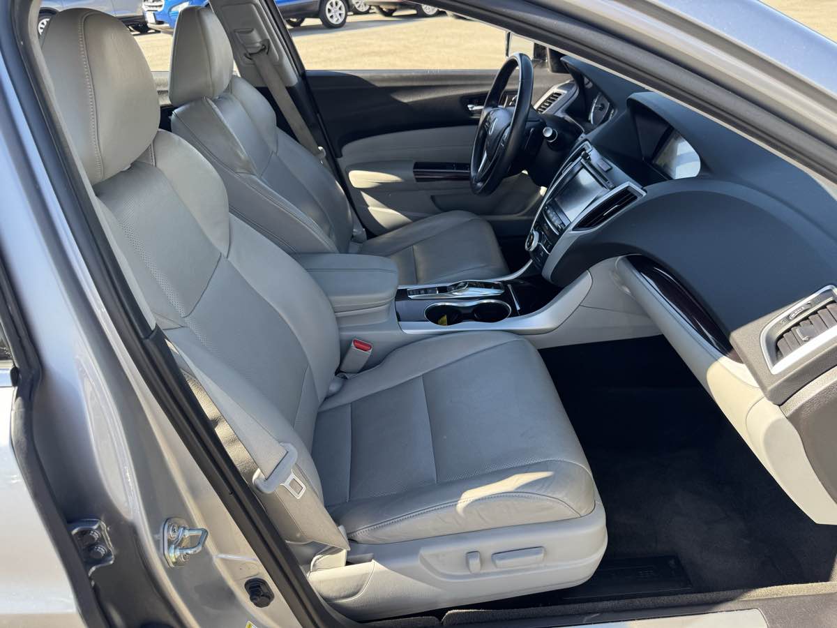 Acura TLX photo 13