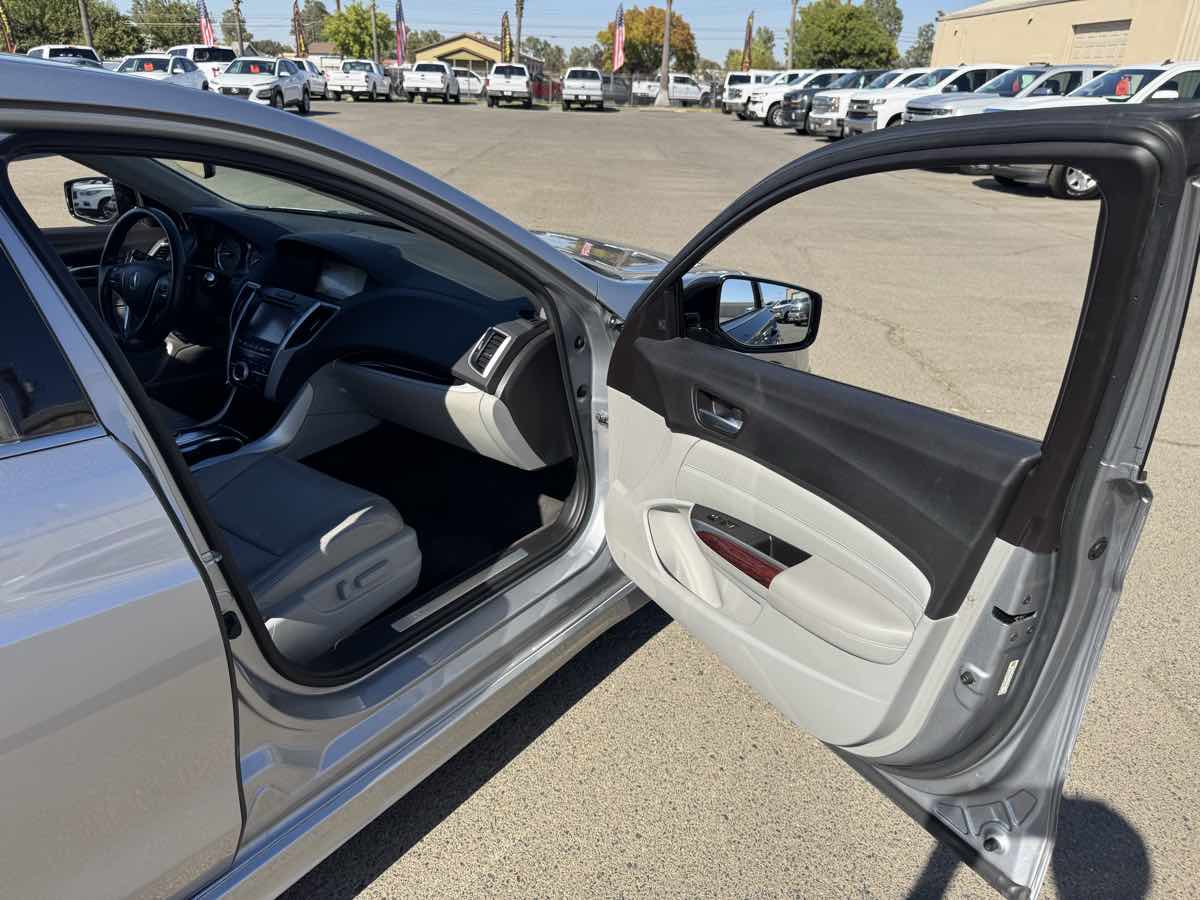 Acura TLX photo 15