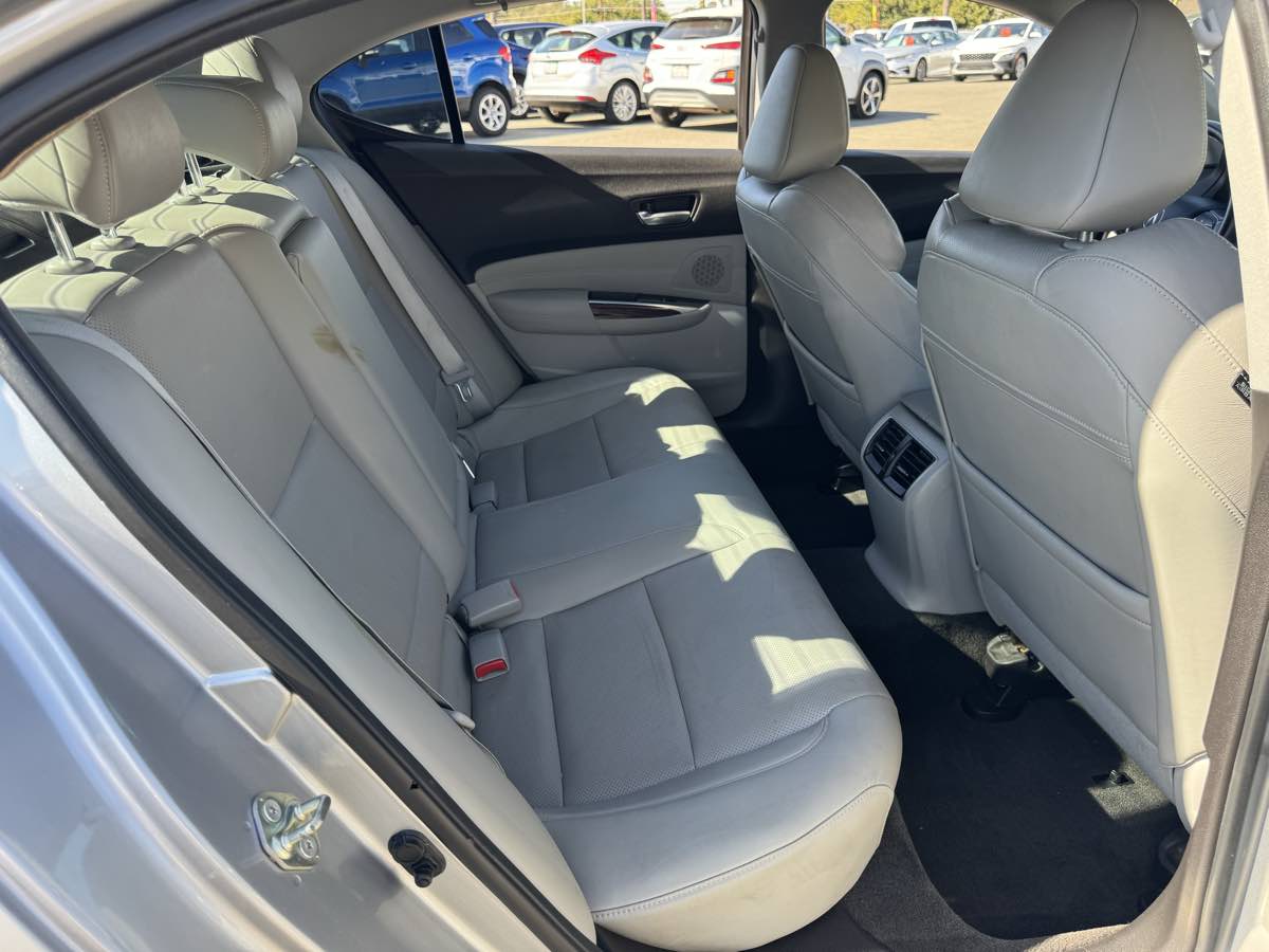 Acura TLX photo 16
