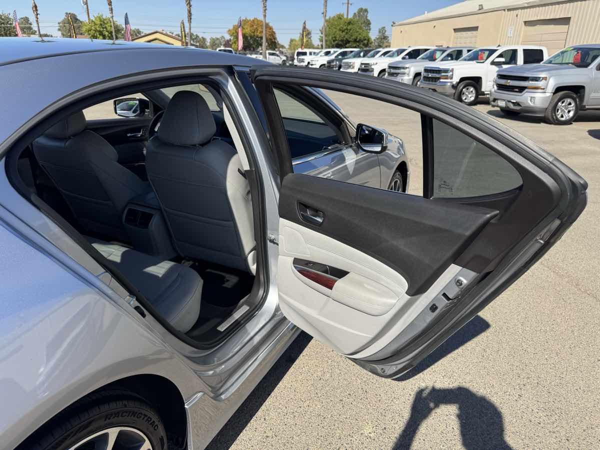 Acura TLX photo 17