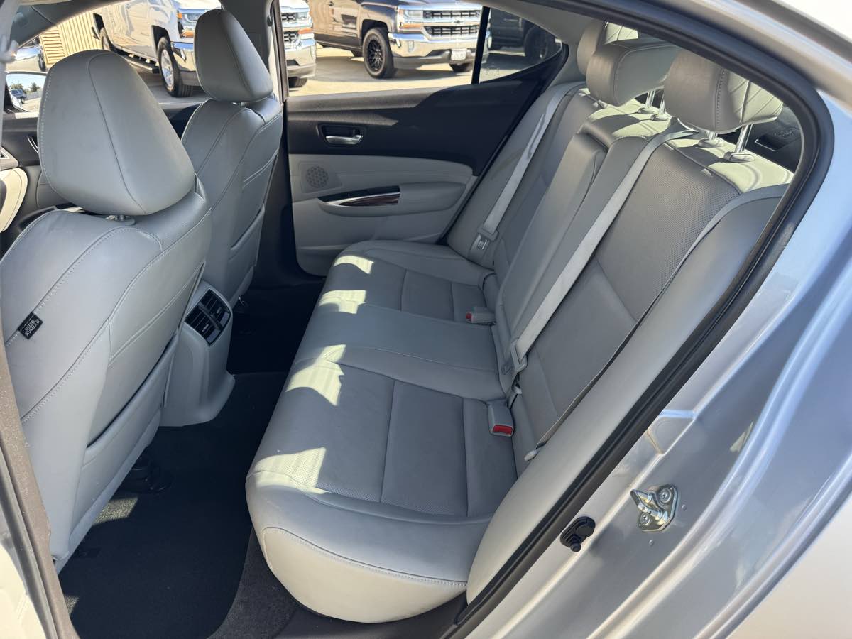 Acura TLX photo 18