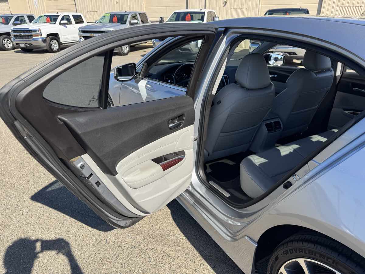 Acura TLX photo 19