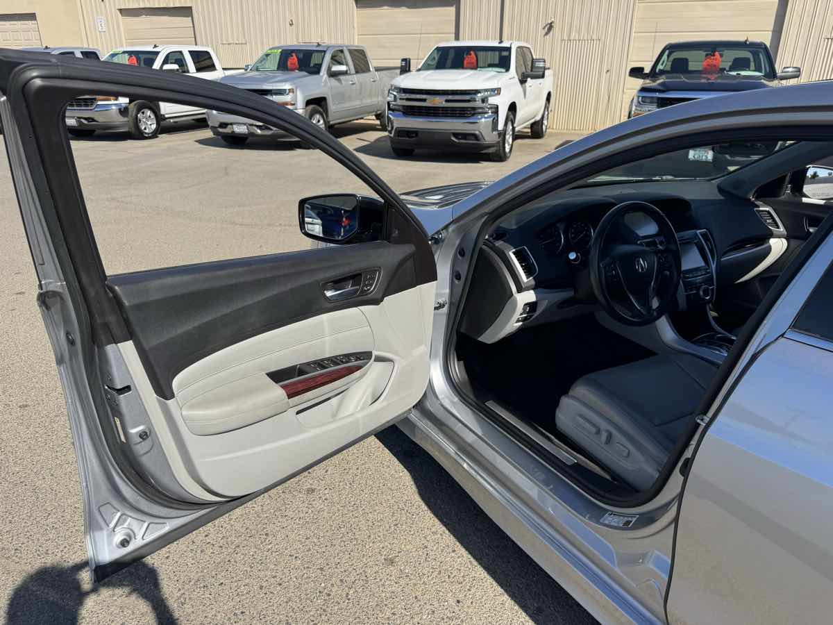 Acura TLX photo 21
