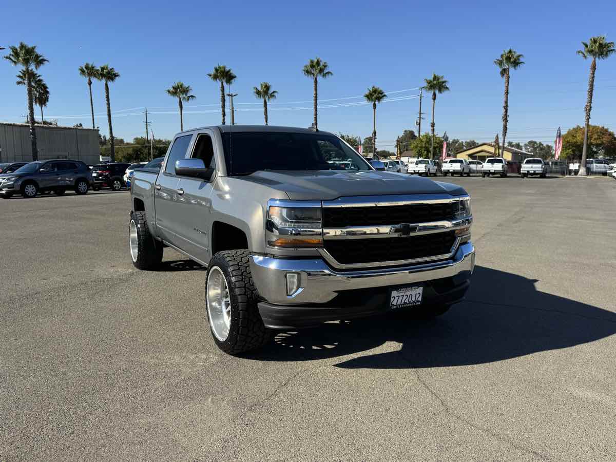 Chevrolet Silverado photo 3