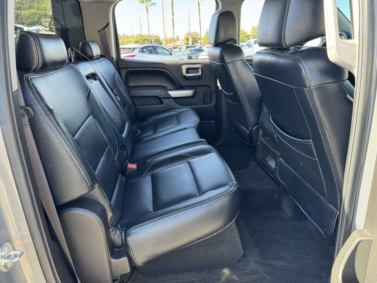 Chevrolet Silverado photo 17