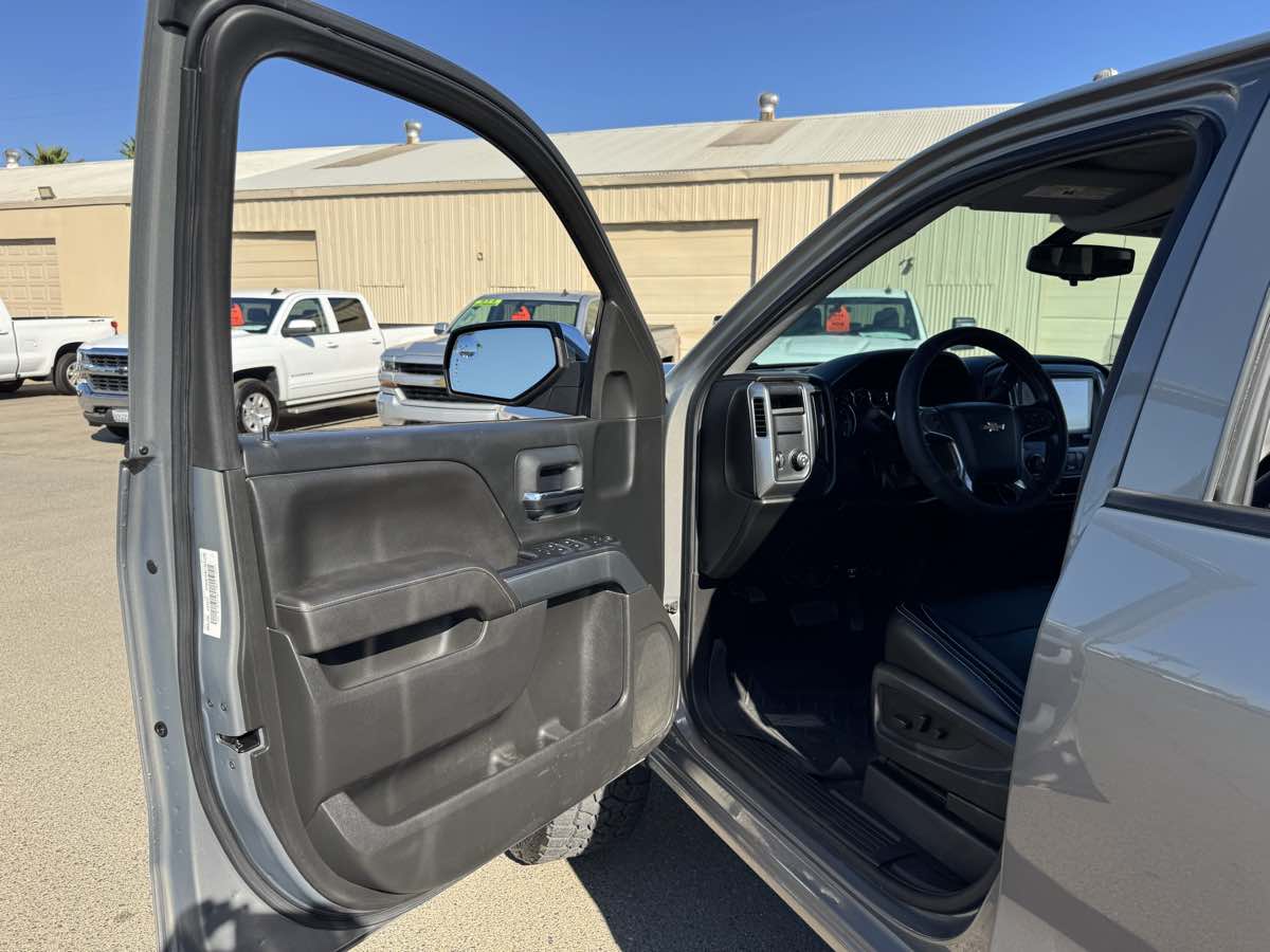 Chevrolet Silverado photo 24