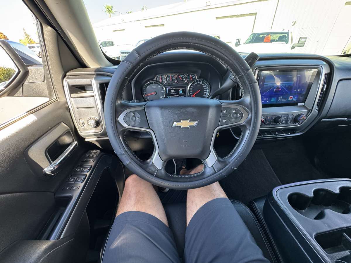 Chevrolet Silverado photo 33