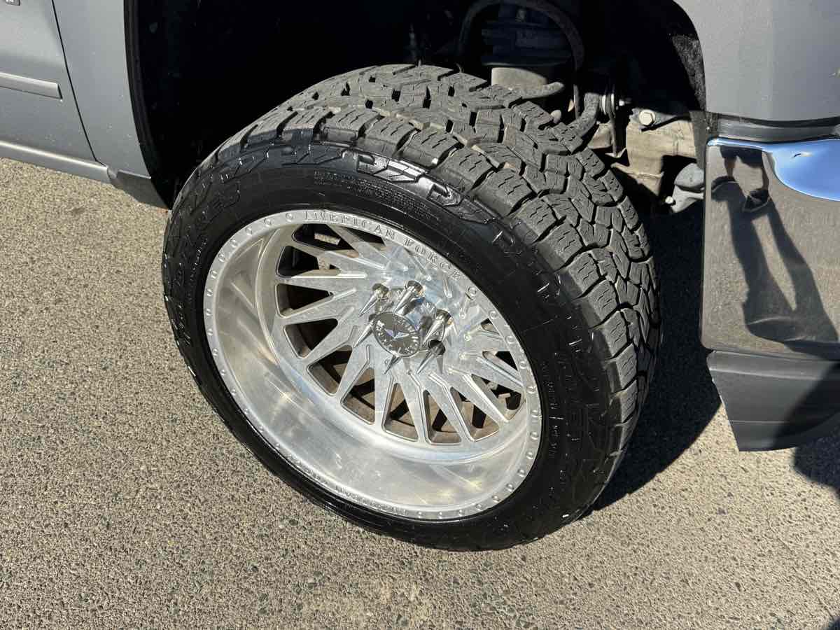 Chevrolet Silverado photo 36
