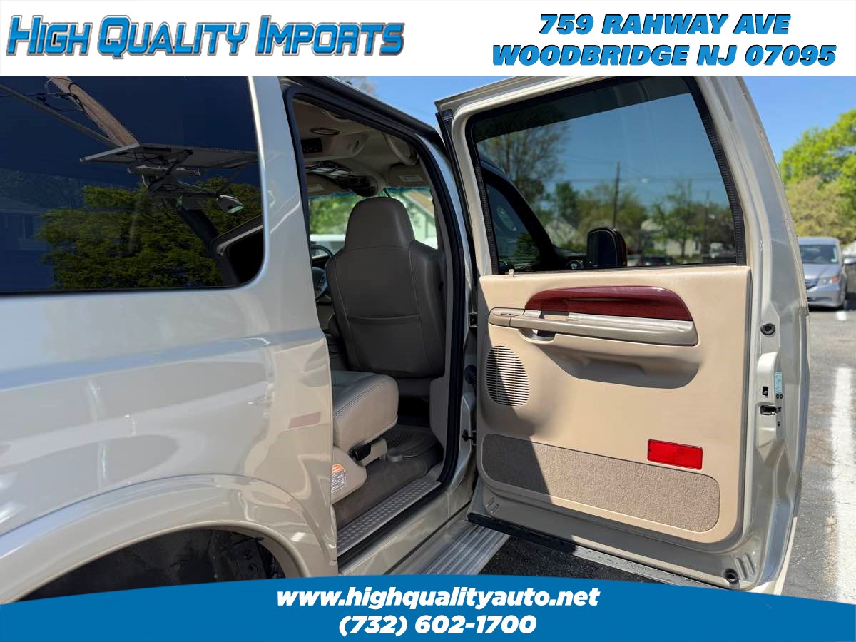 2004 Ford Excursion Limited photo 16