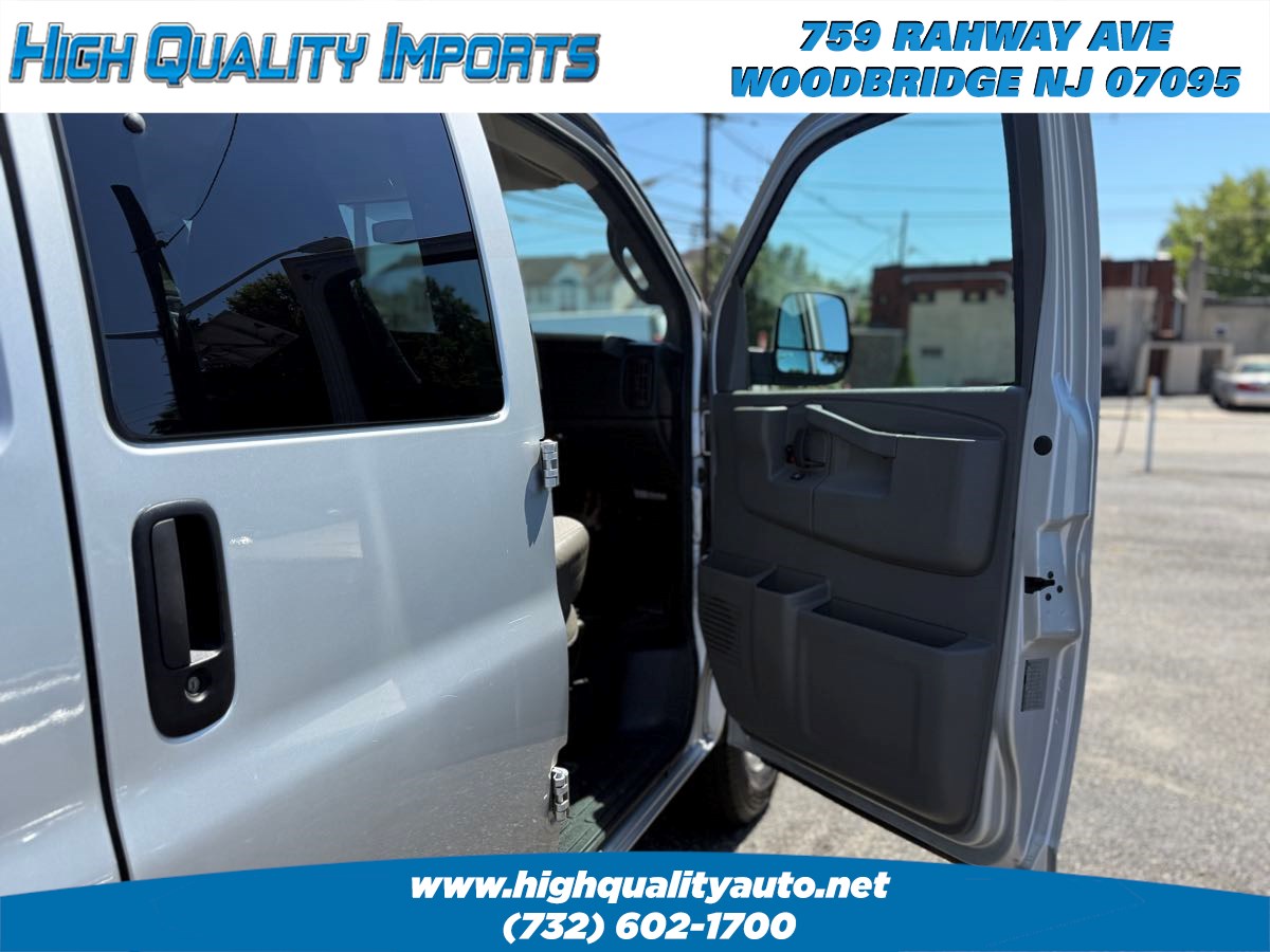 2016 Chevrolet Express Passenger LT photo 15