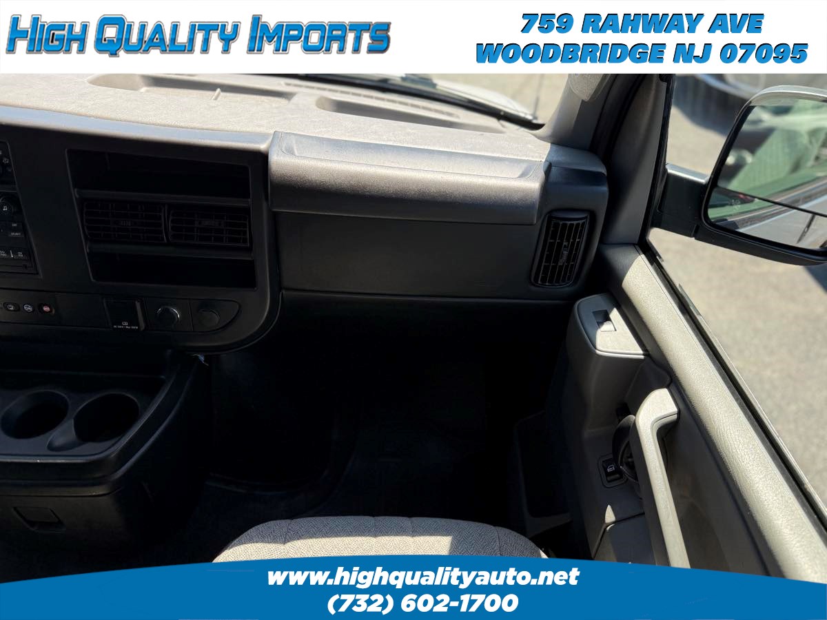 2016 Chevrolet Express Passenger LT photo 26