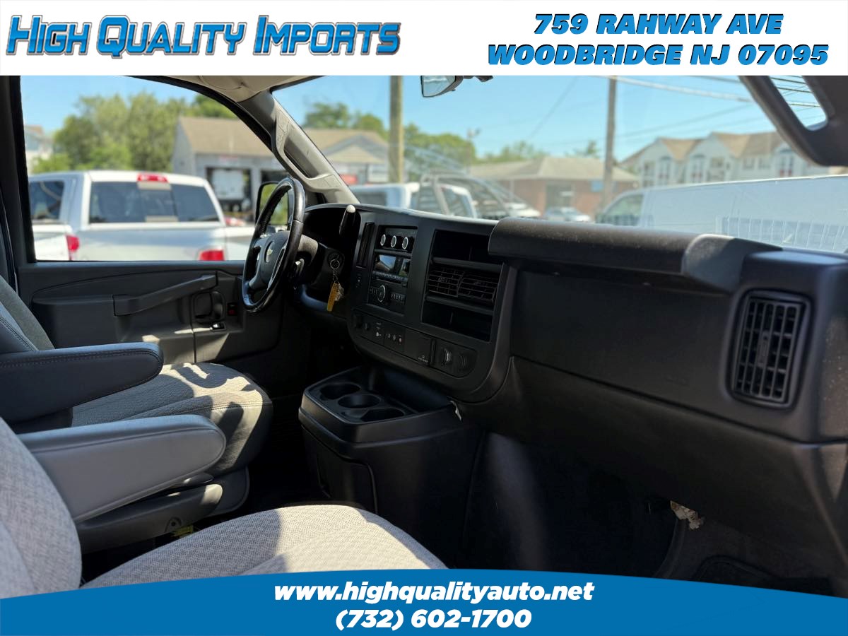 2016 Chevrolet Express Passenger LT photo 17