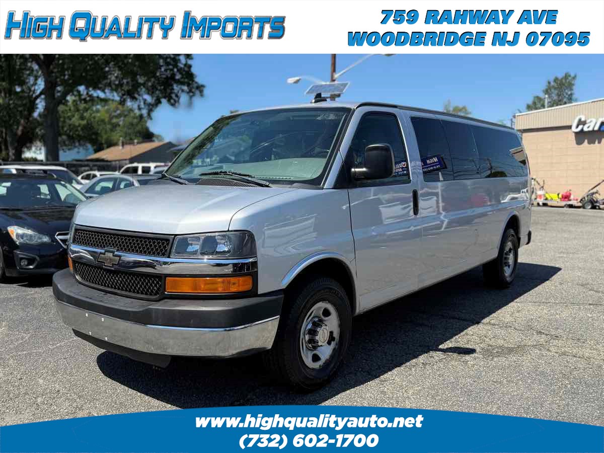 2016 Chevrolet Express Passenger LT photo 3