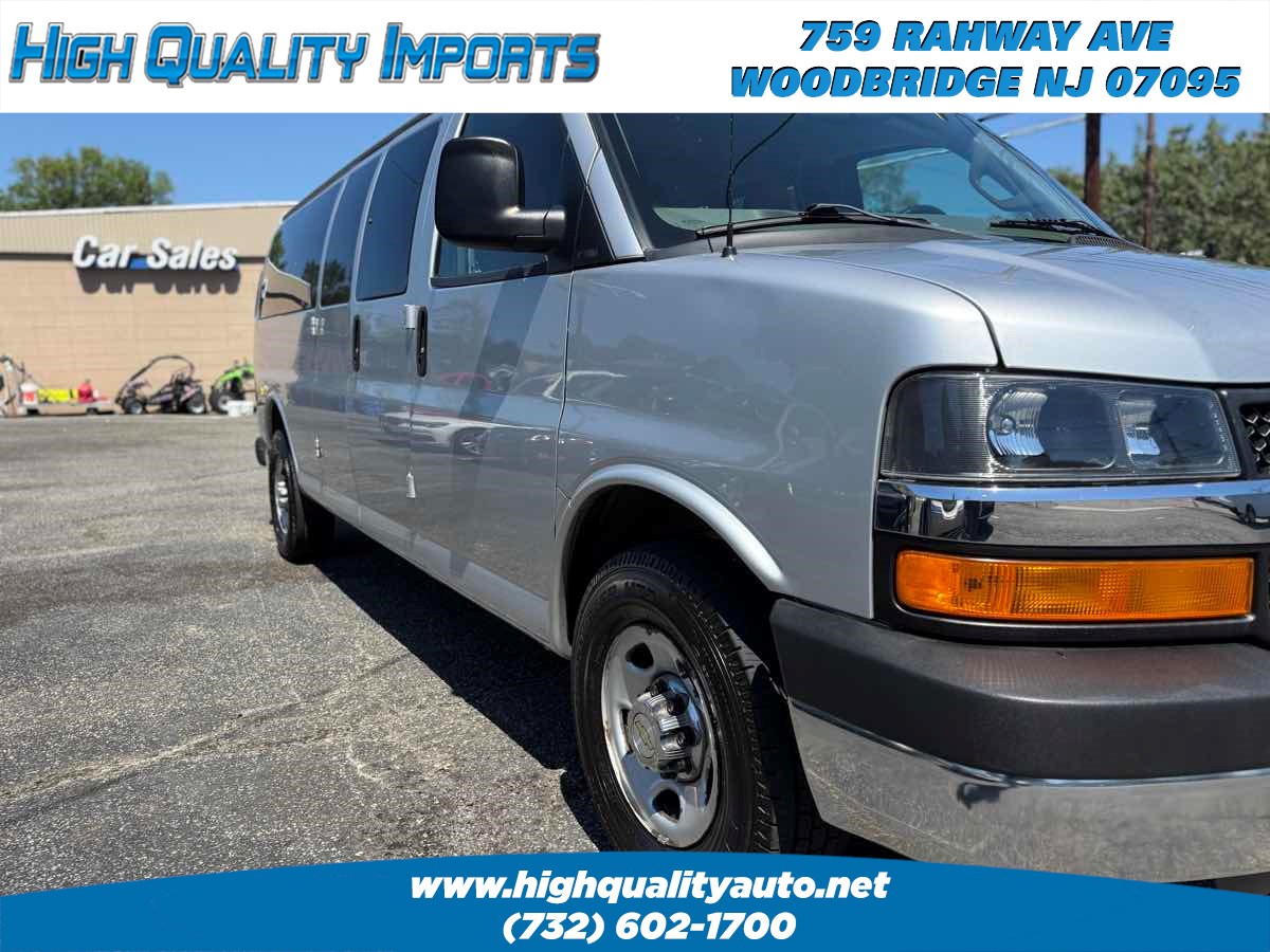 2016 Chevrolet Express Passenger LT photo 9