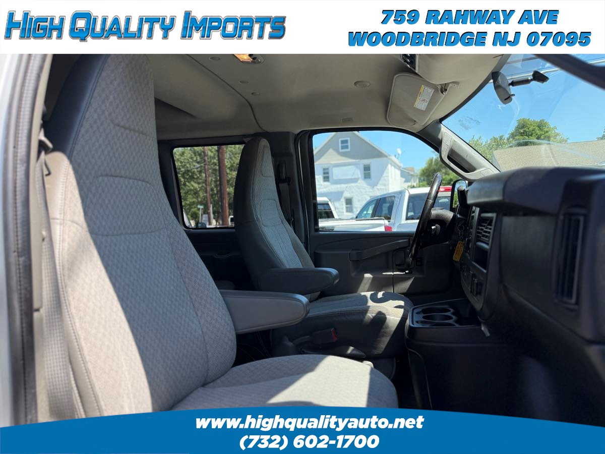 2016 Chevrolet Express Passenger LT photo 16