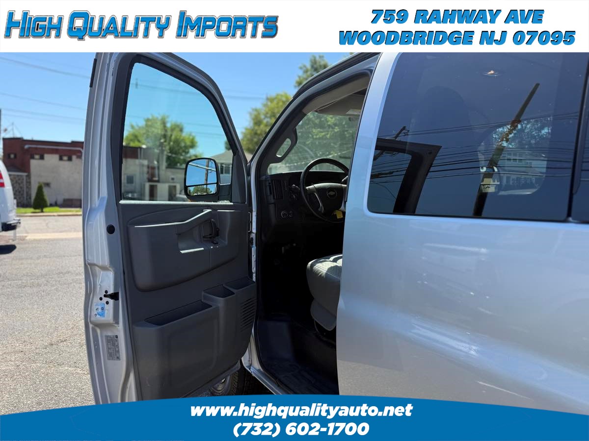 2016 Chevrolet Express Passenger LT photo 11
