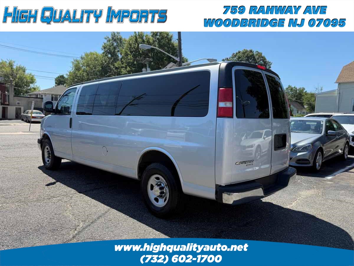 2016 Chevrolet Express Passenger LT photo 4