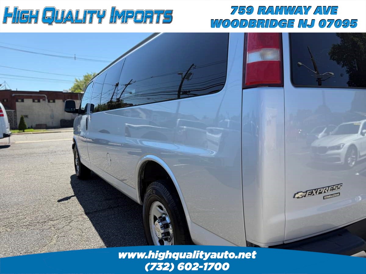 2016 Chevrolet Express Passenger LT photo 10