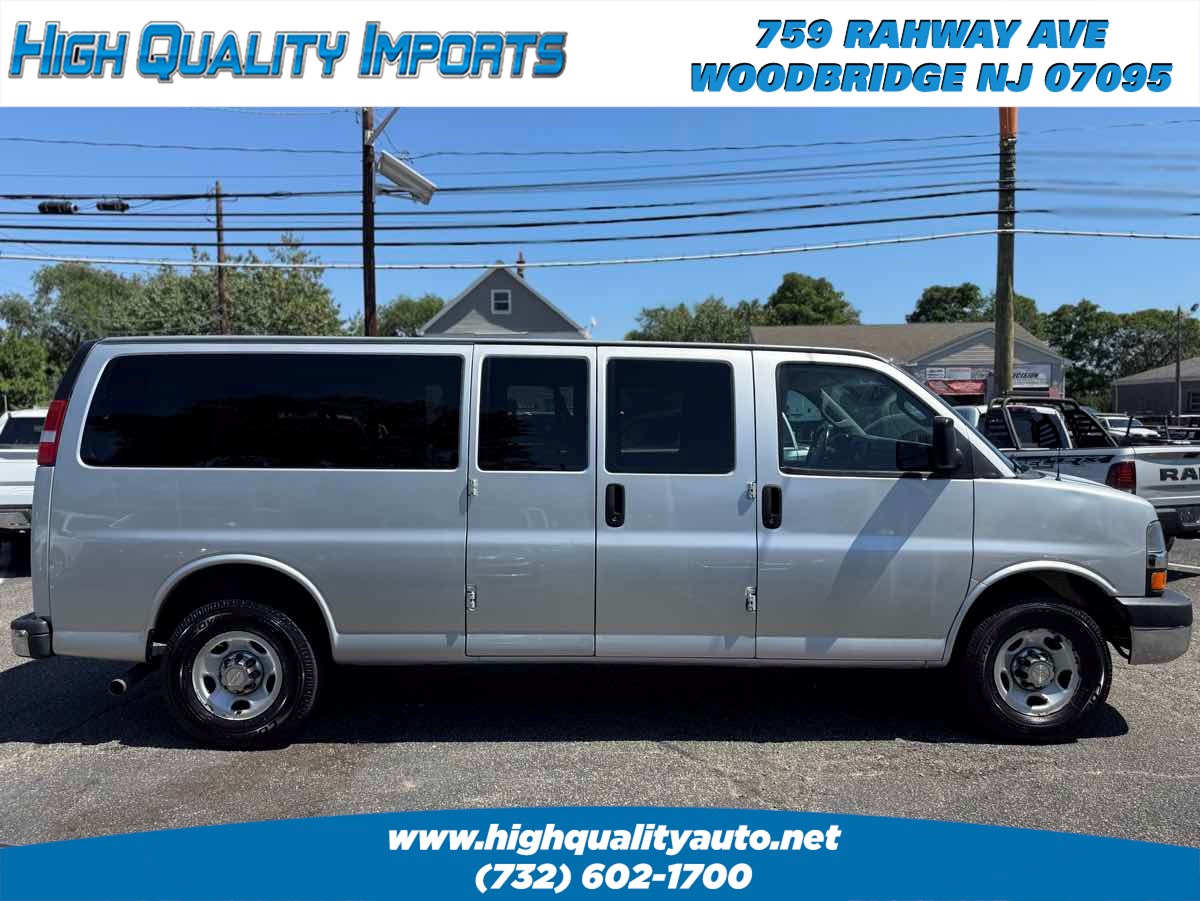 2016 Chevrolet Express Passenger LT photo 7