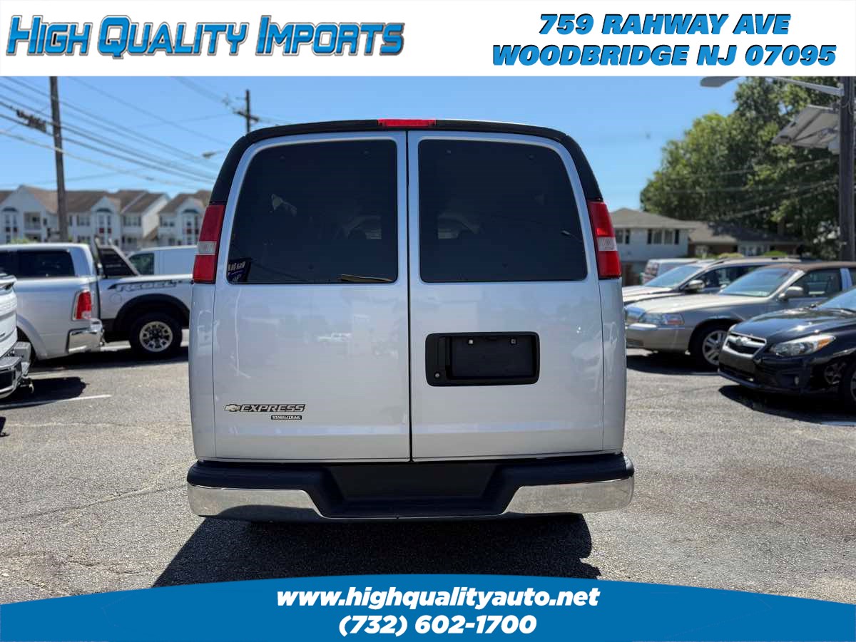 2016 Chevrolet Express Passenger LT photo 5