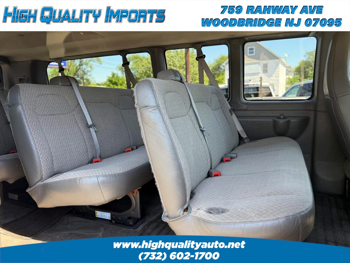 2016 Chevrolet Express Passenger LT photo 19