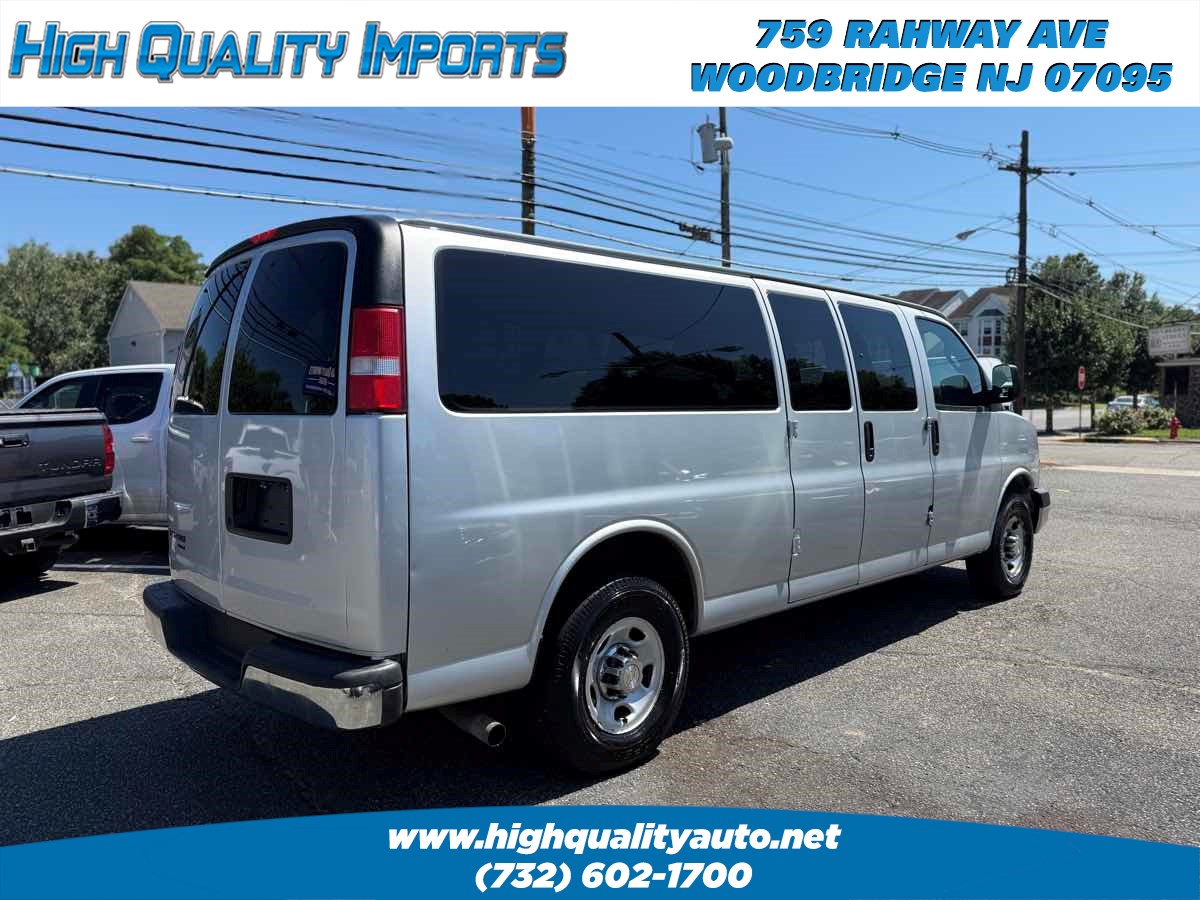 2016 Chevrolet Express Passenger LT photo 6
