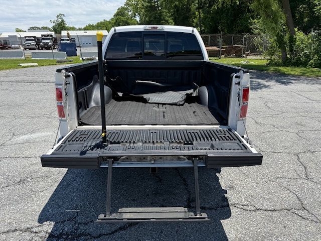 2011 Ford F-150 Platinum photo 2
