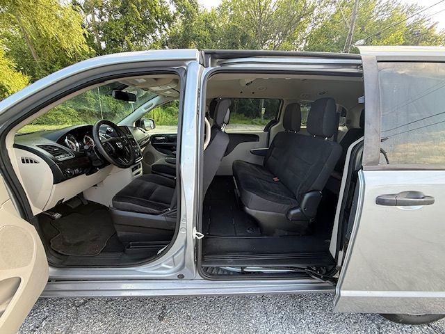 2019 Dodge Grand Caravan SE photo 2