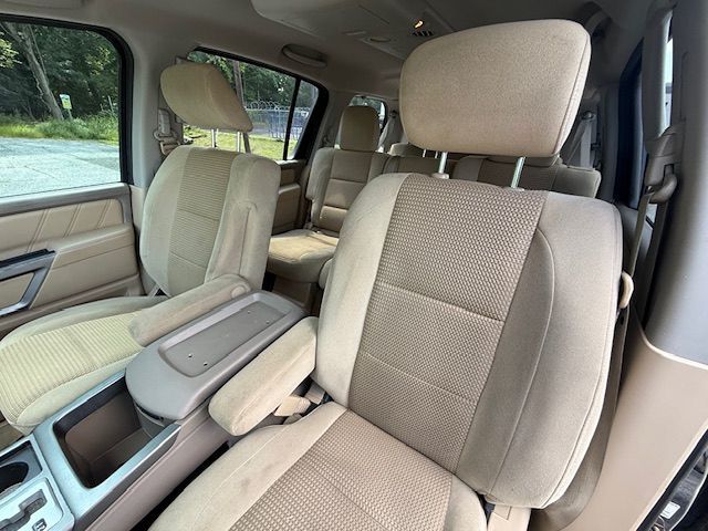 2015 Nissan Armada SV photo 4