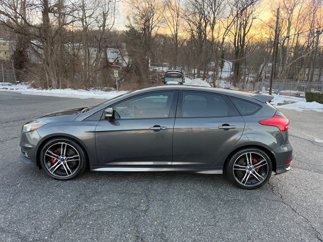 2017 Ford Focus ST photo 2