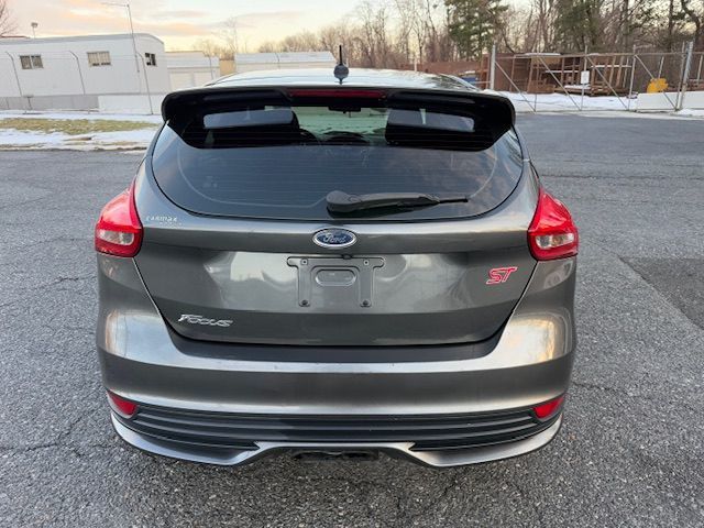 2017 Ford Focus ST photo 4