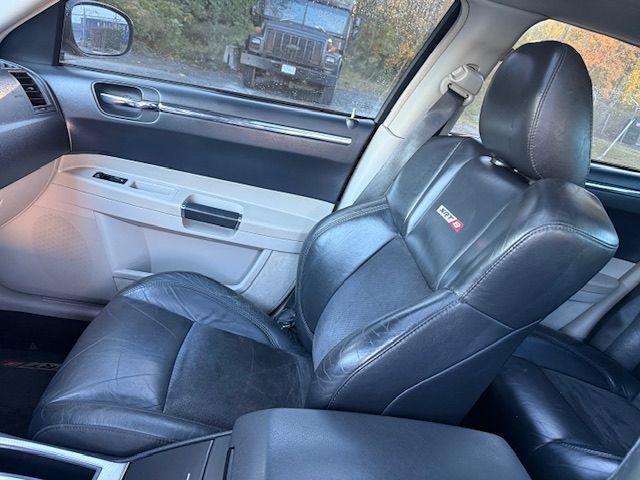 2006 Chrysler 300 C SRT8 photo 2