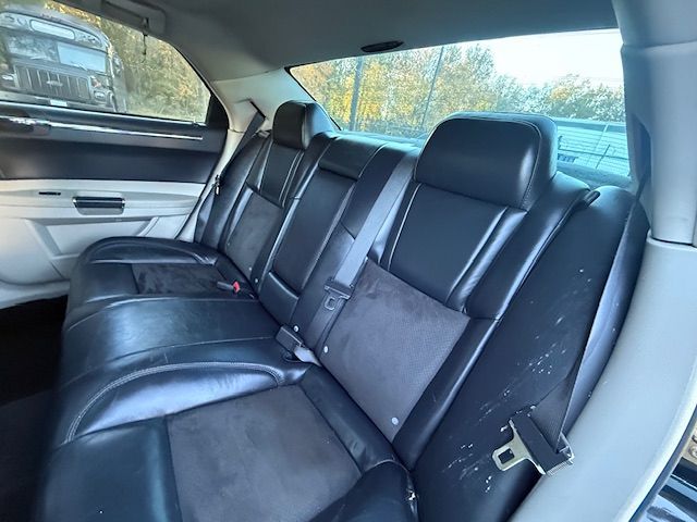 2006 Chrysler 300 C SRT8 photo 3