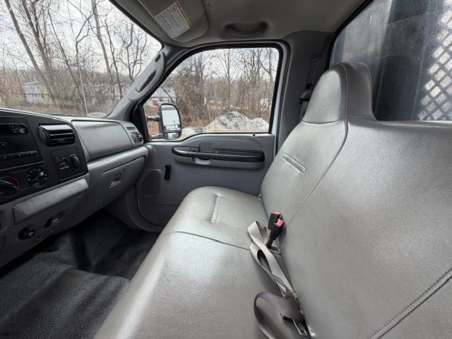 2005 Ford F-450 - Photo 16
