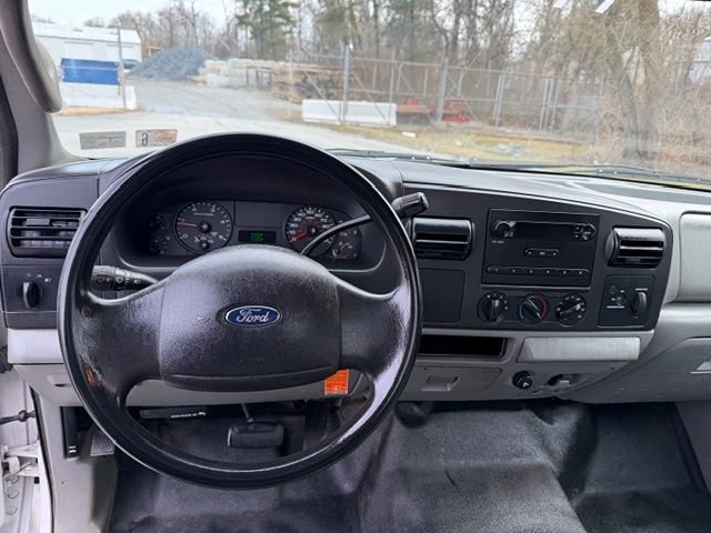 2005 Ford F-450 - Photo 17