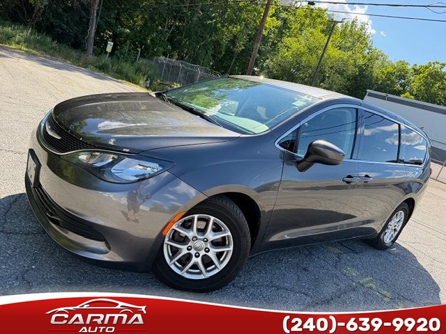 2017 Chrysler Pacifica LX's photo