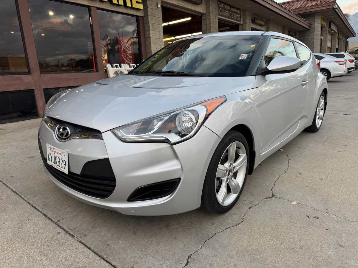 2013 Hyundai Veloster w/Black Int