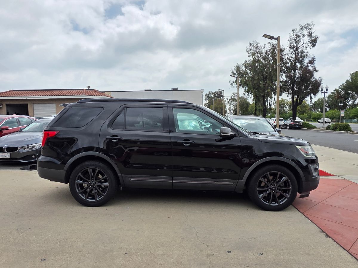 2017 Ford Explorer XLT - Photo 4