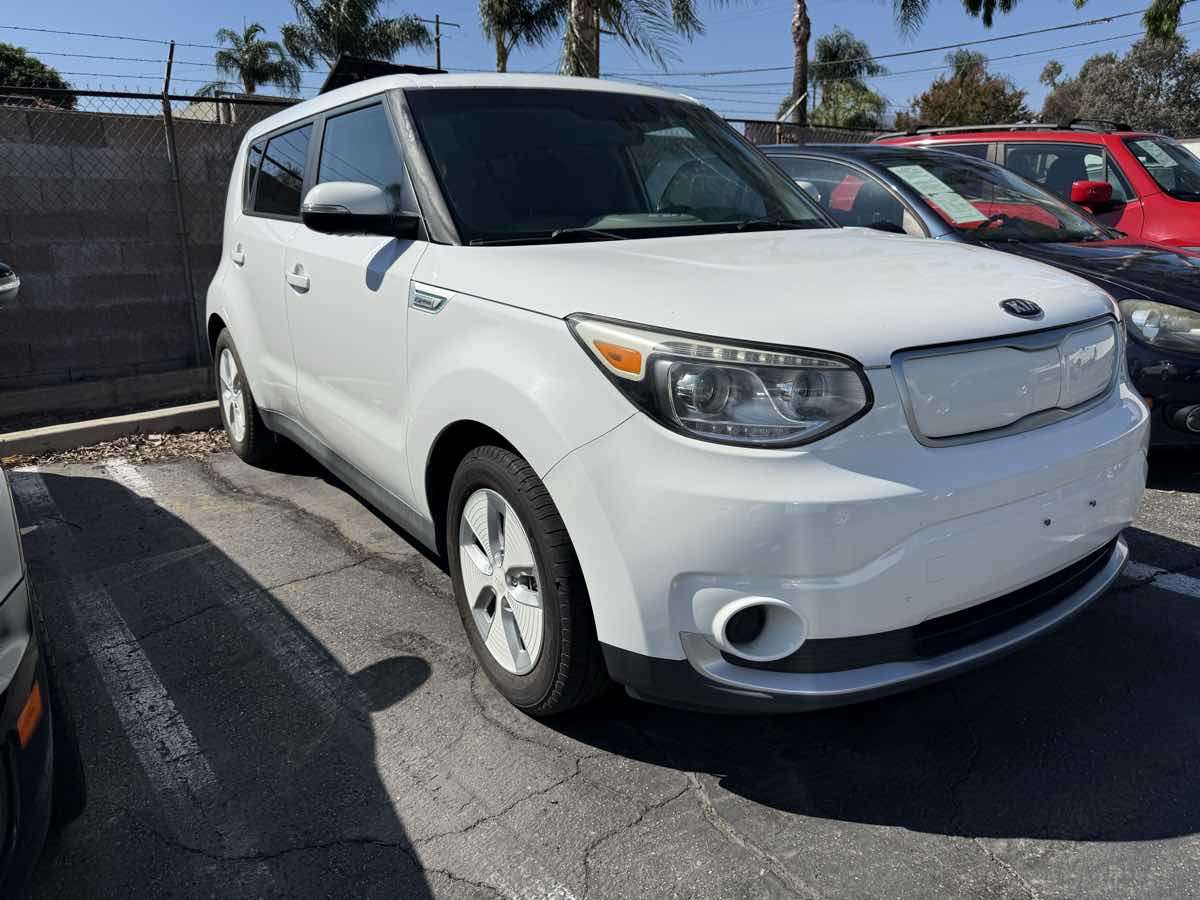 2015 Kia Soul EV Base - Photo 2