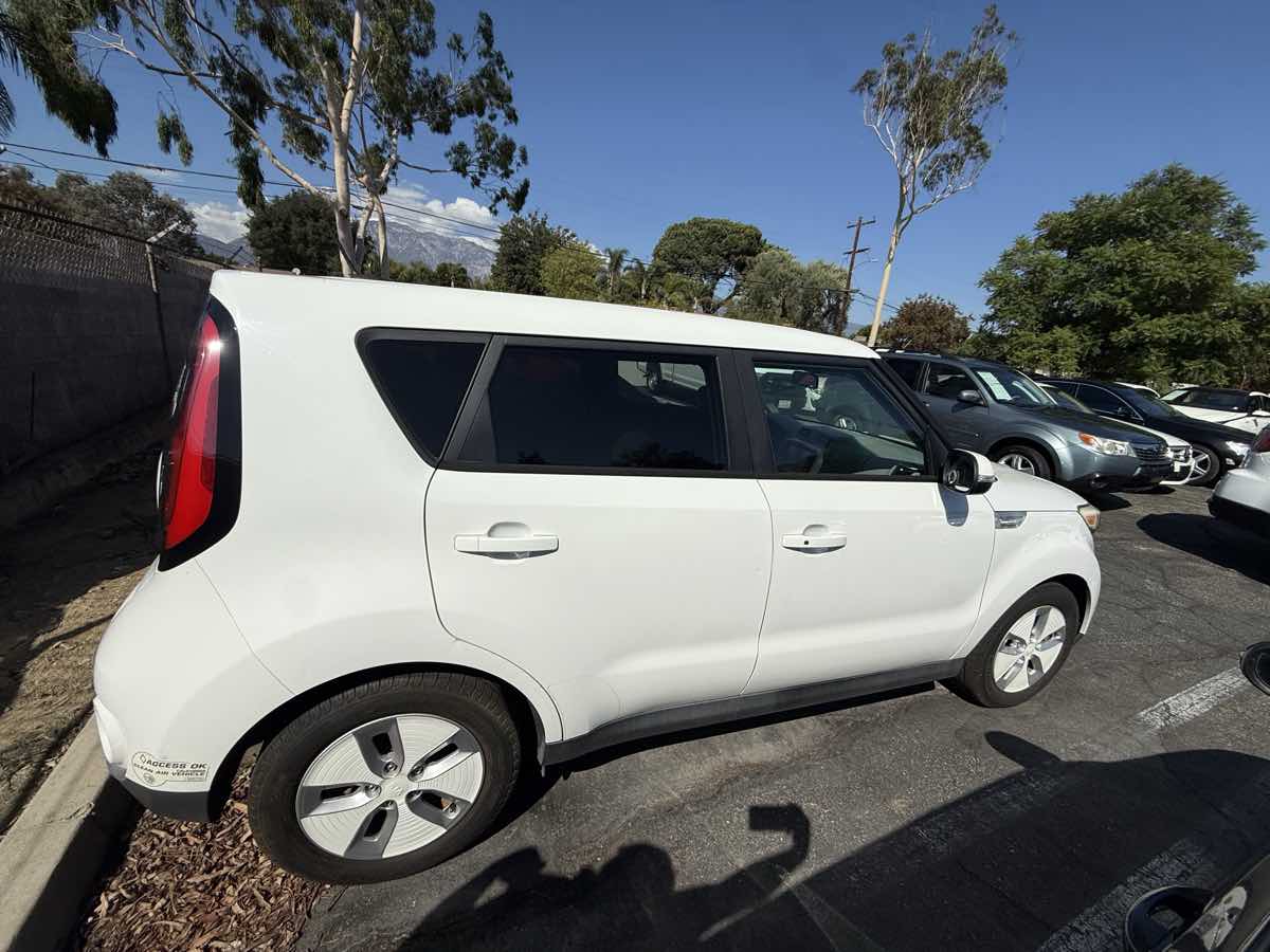 2015 Kia Soul EV Base - Photo 3