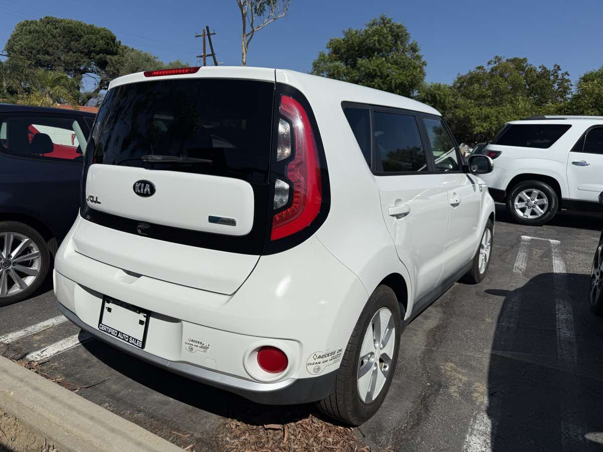 2015 Kia Soul EV Base - Photo 4