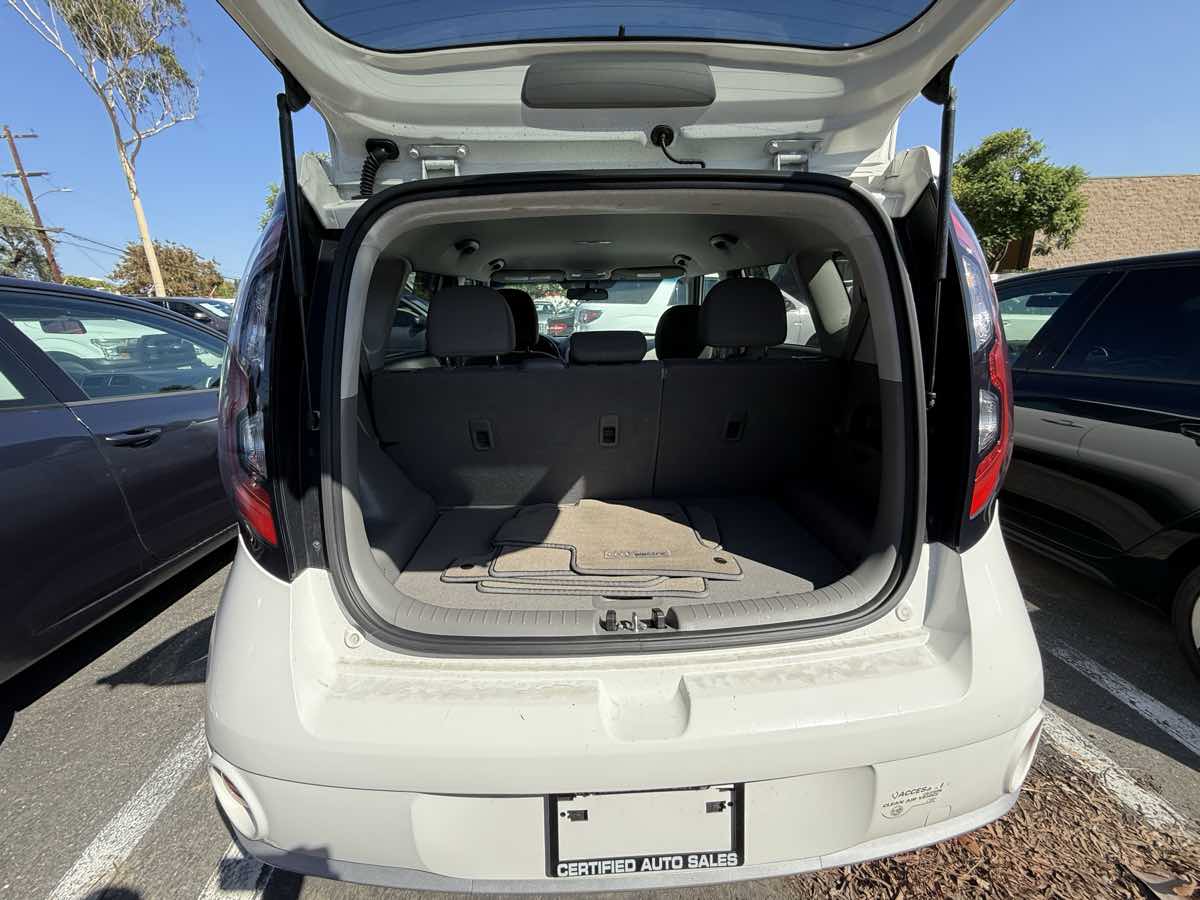 2015 Kia Soul EV Base - Photo 12
