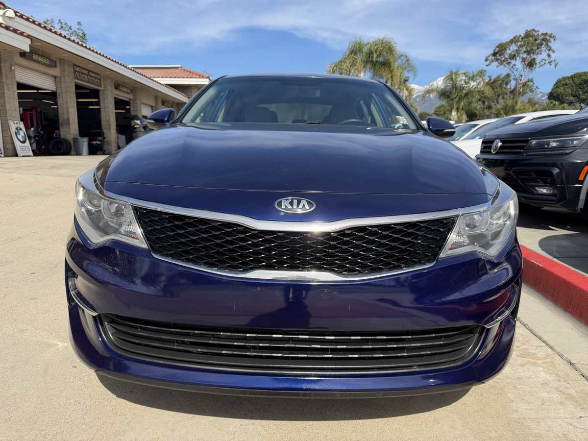 2018 Kia Optima LX - Photo 2