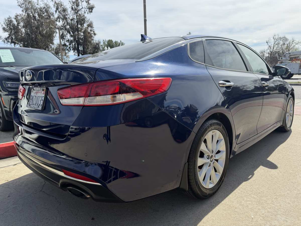 2018 Kia Optima LX - Photo 5