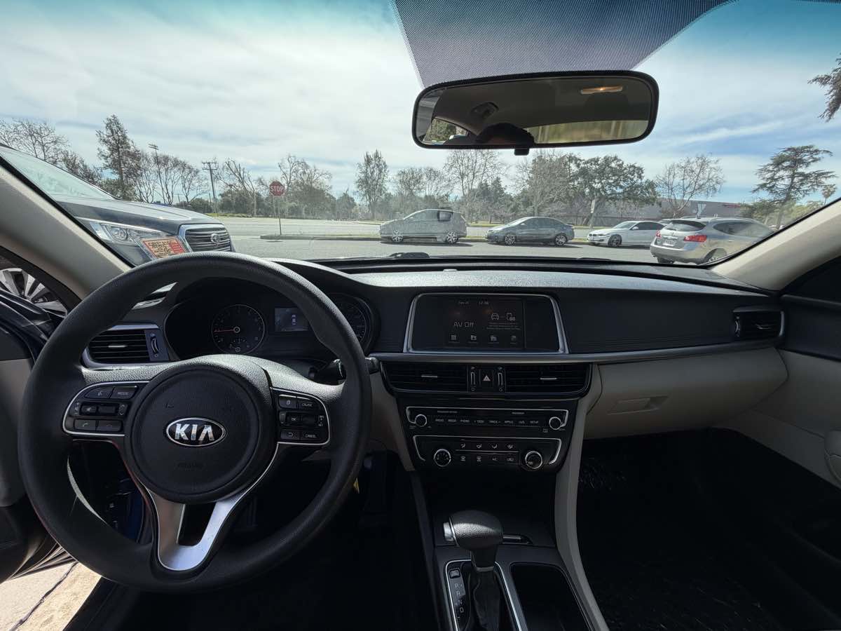 2018 Kia Optima LX - Photo 11
